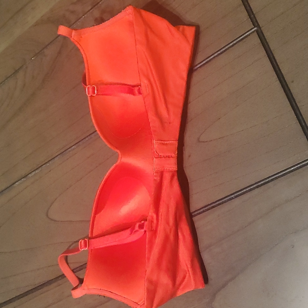 Victoria's Secret Wireless Push-Up Bra w/ Lace Details, Red, 32D - Picture 4 of 9